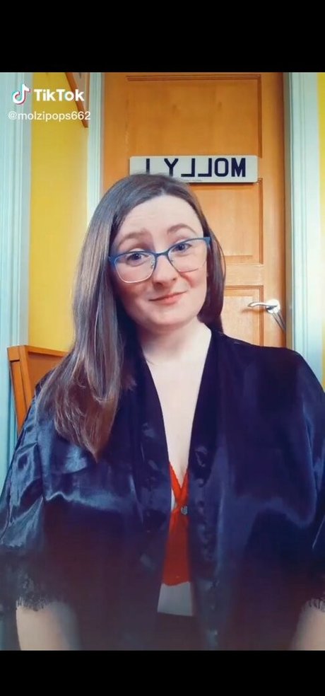 Molzipops662 naked actress pictures