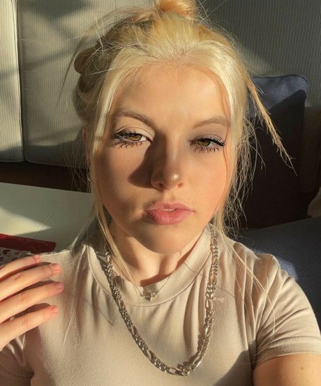 Lauren Suzaanne nice pornstar image