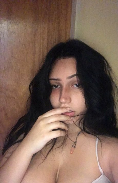 vviczsz nude actress pic