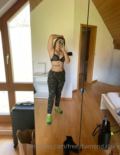 queen burianova hd model image