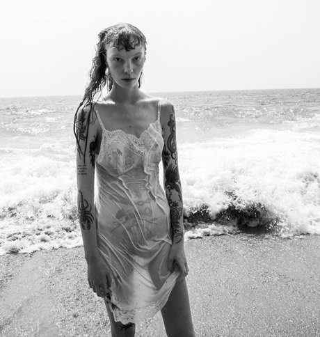 Fly Twins pornstar exclusive image