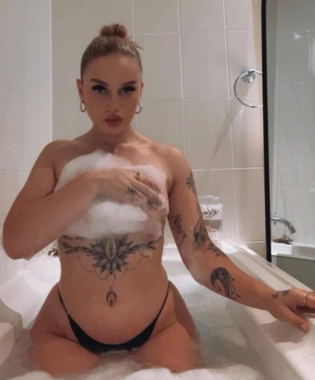 Skye Rochelle Williams naked model pic