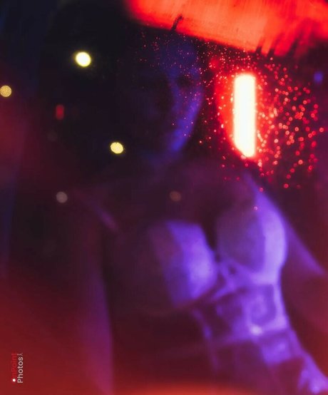 Reign Chaos model hd photo