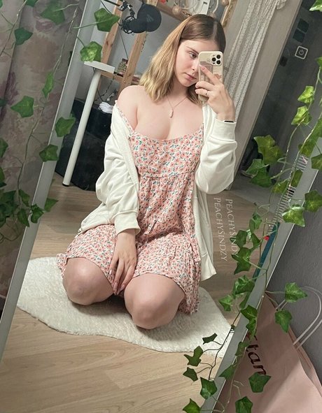 peachysindy art actress pics