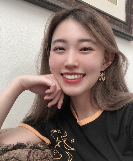 Yoojin beautiful pornstar image