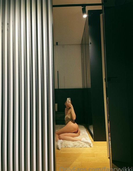 FancyVikki model pornographic img