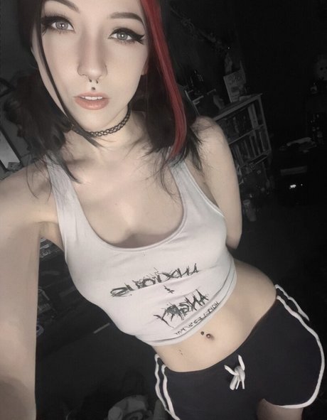 babymorte model naked photos