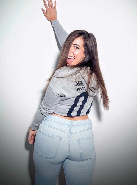 Gabbie Hanna hot star picture