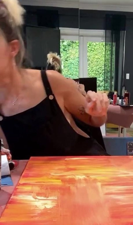 Gabbie Hanna hot actress photo