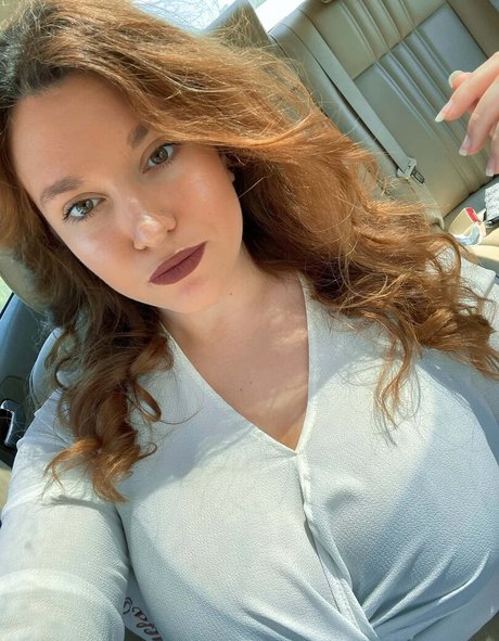 Carmen Curvy top star images