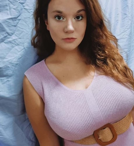 Carmen Curvy star perfect pictures