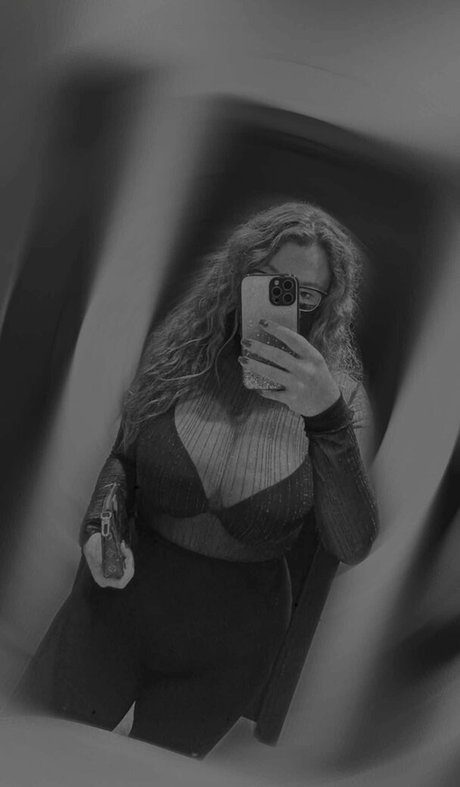 Carmen Curvy star best img