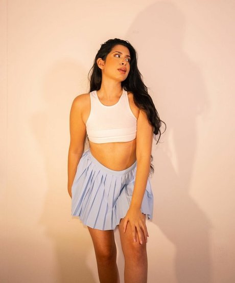 Lainielovee naked pornstar image