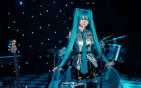 Shirariri model hot img