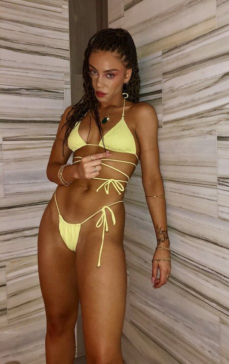 Makayla London model hot pics