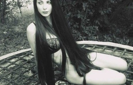 Umah Licks model hd photo