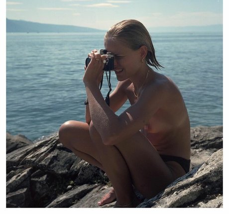 Chloe Kian naked model photos