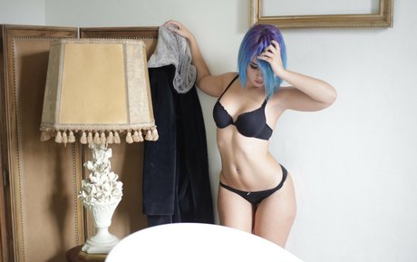 Mimo Suicide star sex pictures