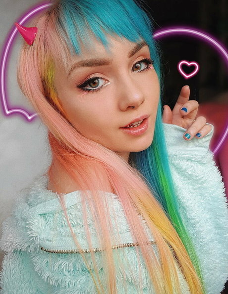 Mimo Suicide nude pornstar archive