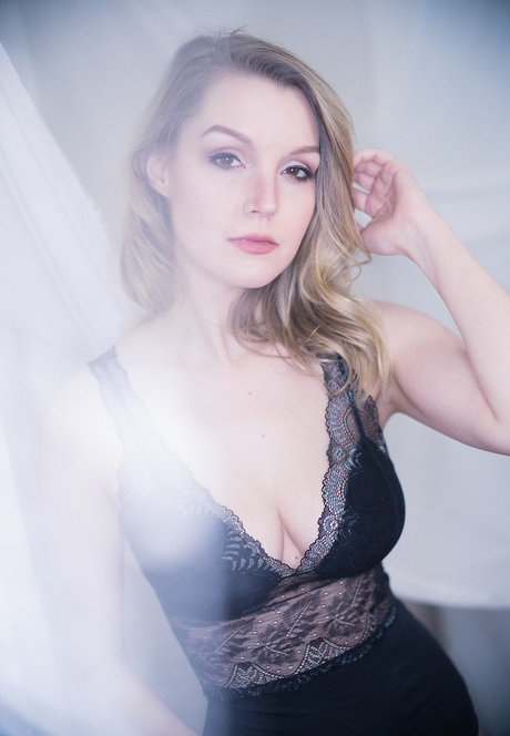 Liechee hot model img