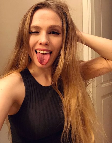 sirililia nude star pictures