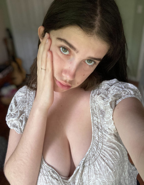 Molly Barkasy adult model image