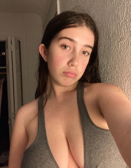 Molly Barkasy naked model pics