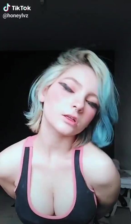 Honeylvz erotic pornstar picture