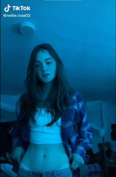 Nellie Rose art star pic