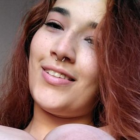 Majusuicide hot model image