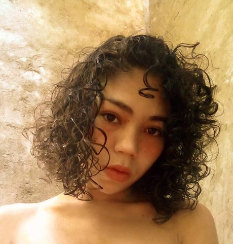 Maiyagami star hot photos