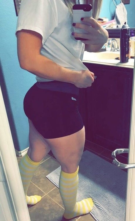 Ashleelyn__ hot actress gallery