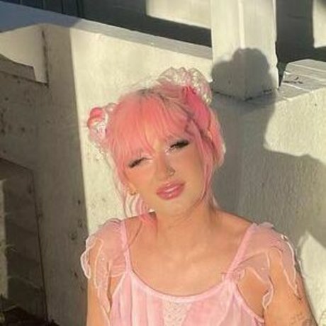 PeachPRC adult star photo