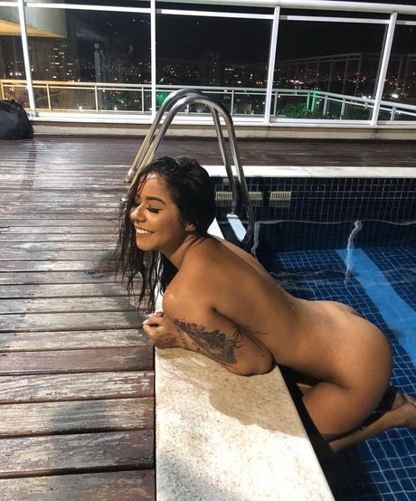 Julia Peixoto star pretty pics