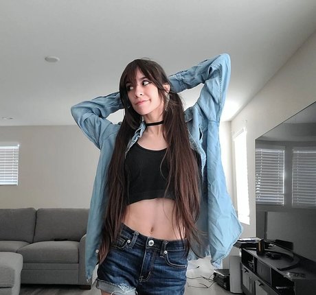 MaryMaybe model top pictures