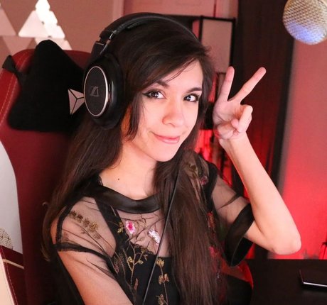 MaryMaybe model beautiful images