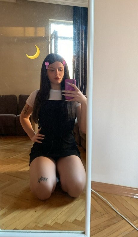 derin4y star naked image