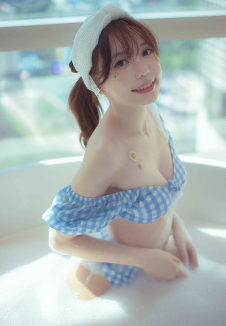 Angie0 0 free star img