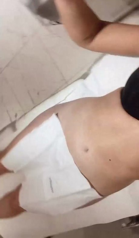 Helen Scott naked model image