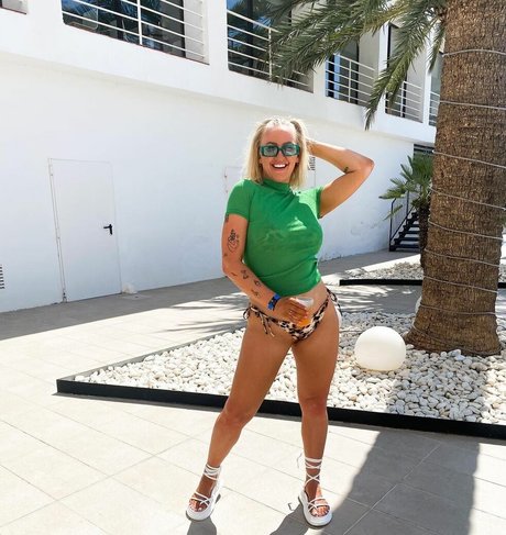 Helen Scott star top images