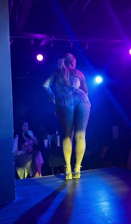 Helen Scott xxx pornstar pictures