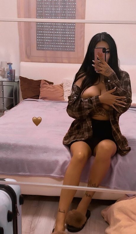 Merci Bujdoso model adult picture