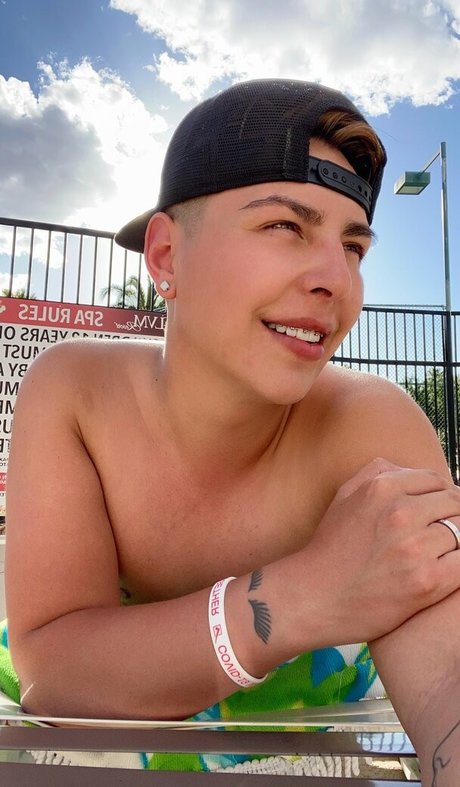 Kameron Taylor model hot images