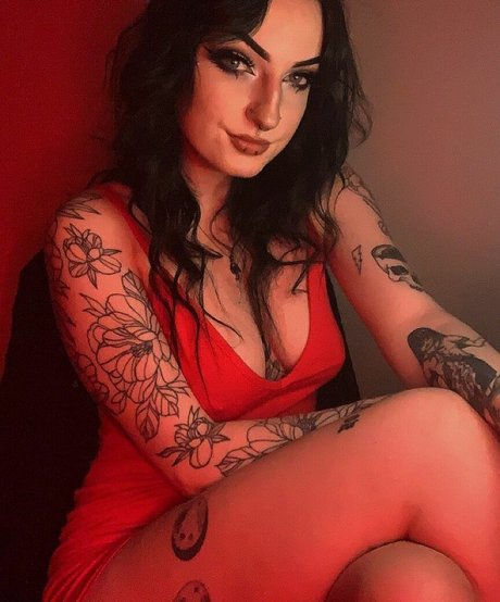 dropdeadroses naked model gallery