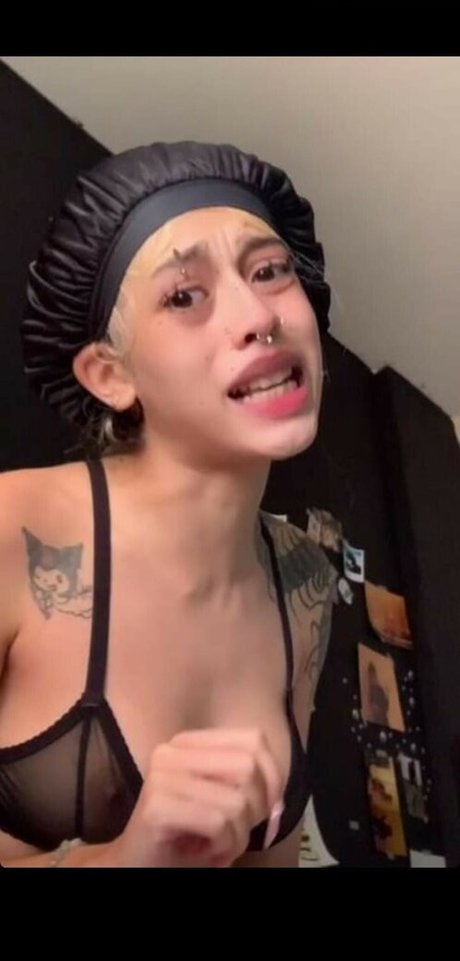 Strychniness free model pic