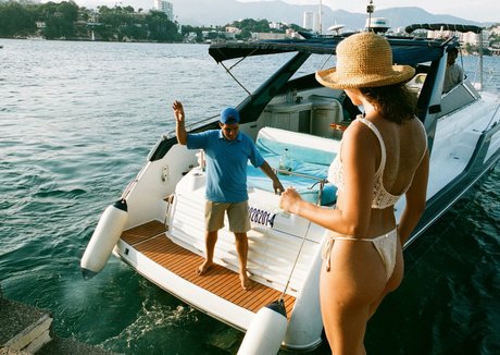 Sierrabravee sexy model images