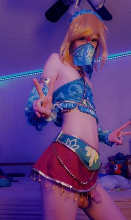 FembyAvery hot actress galleries