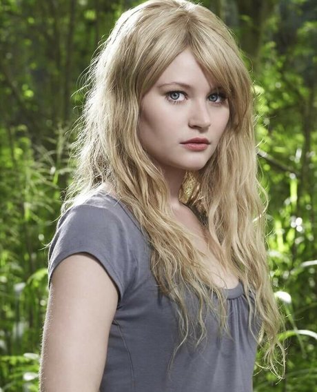 Emilie De Ravin exclusive model pics