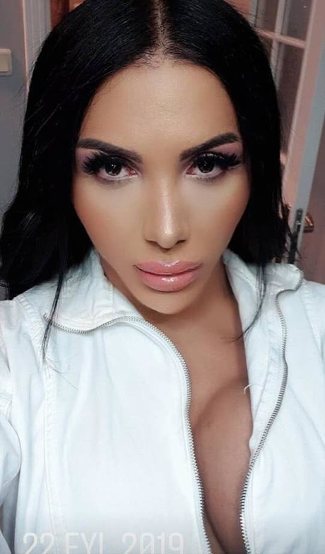 TS Afet Yakar star hot photo