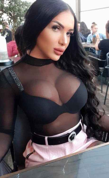 TS Afet Yakar model sex pictures